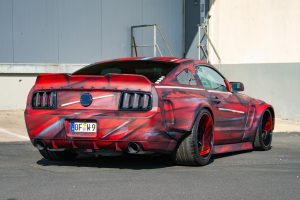 DTA Schöttner Ford Mustang GT Coupé S197 Widebody Karosseriekit Design-Lackierung Airride Luftfahrwerk Felgen Innenausstattung US-Car Tuning