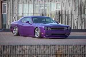 Dodge Challenger R/T Tuning Airride Luftfahrwerk Felgen Karosserieteile Lackierung Innenraum-Veredelung HEMI-V8 US-Muscle Car