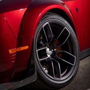 Dodge Challenger SRT Hellcat Tuning Leistungssteigerung Differenzialverstärkung Fahrwerk Carbon-Karosserieteile US-Muscle Car Coupe Drag Racing