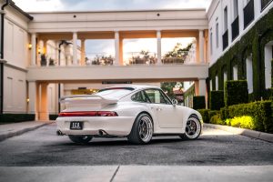 ECD Automotive Design Porsche 911 Turbo 993 Restomod Veredelung Felgen LED-Beleuchtung Motor Leistungssteigerung Getriebe Fahrwerk Bremsen Innenraum Sportwagen Ikone Coupé Project Gravette