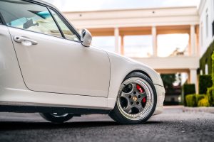 ECD Automotive Design Porsche 911 Turbo 993 Restomod Veredelung Felgen LED-Beleuchtung Motor Leistungssteigerung Getriebe Fahrwerk Bremsen Innenraum Sportwagen Ikone Coupé Project Gravette