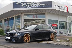 Extreme Customs Mercedes-AMG E 63 S Limousine W213 Tuning Felgen Räder Vossen Tieferlegung
