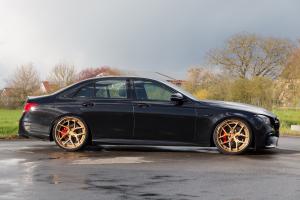 Extreme Customs Mercedes-AMG E 63 S Limousine W213 Tuning Felgen Räder Vossen Tieferlegung