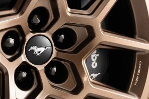 Ford Custom Garage Mustang FP800S Bronze Magneride Package Concept Neuheit Leistungssteigerung Kompressor Abgasanlage Fahrwerk Carbon-Karosserieteile Felgen Innenraum-Veredelung Muscle Car Coupé