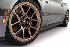 Ford Custom Garage Mustang FP800S Bronze Magneride Package Concept Neuheit Leistungssteigerung Kompressor Abgasanlage Fahrwerk Carbon-Karosserieteile Felgen Innenraum-Veredelung Muscle Car Coupé