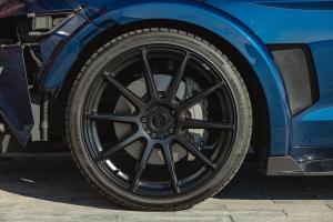 Ford Mustang GT Filmauto Transformers The Dark Knight Barricade Decepticon Polizeiauto Coupé Coyote V8 Versteigerung Curated