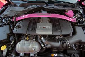 Ford Mustang GT Pink Pony Airride Luftfahrwerk Felgen Bodykit Folierung Innenraum-Veredelung USA Muscle Car Coupé