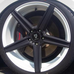 Ford Mustang GT S197 Tuning Abgasanlage Luftfahrwerk Felgen US-Muscle Car Coupé