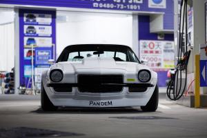 Hardcore Tokyo Chevrolet Camaro 1970 Pandem Widebody Karosseriekit Leistungssteigerung Fahrwerk Felgen Innenraum-Veredelung