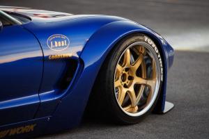 Hardcore Tokyo Chevrolet Corvette C5 Tuning Pandem-Widebodykit Felgen Luftfahrwerk Innenraum-Veredelung