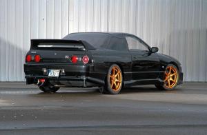 Nissan Skyline R32 GT-R Blackzilla 