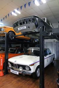 Über dem Trödeltrupp-02 ruht die vielleicht letzten02 Turbo-Rohkarosse ohne Fahrgestellnummer.