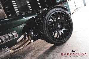 VM 77: Lotus Seven-Replika auf Barracuda Karizzma-Felgen