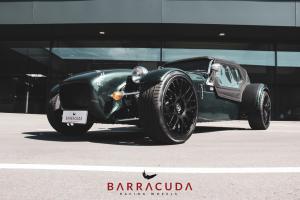 VM 77: Lotus Seven-Replika auf Barracuda Karizzma-Felgen