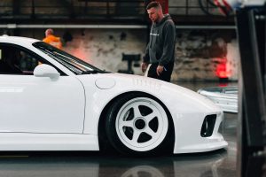 Indecent Vehicles 020 Porsche 911 Carrera Coupé 991 Tuning Widebody Karosseriekit Felgen Fahrwerk Bremsen Motor Innenraum-Veredelung Ultrace 2026 Düsseldorf Sportwagen