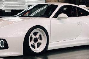 Indecent Vehicles 020 Porsche 911 Carrera Coupé 991 Tuning Widebody Karosseriekit Felgen Fahrwerk Bremsen Motor Innenraum-Veredelung Ultrace 2026 Düsseldorf Sportwagen