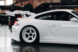 Indecent Vehicles 020 Porsche 911 Carrera Coupé 991 Tuning Widebody Karosseriekit Felgen Fahrwerk Bremsen Motor Innenraum-Veredelung Ultrace 2026 Düsseldorf Sportwagen