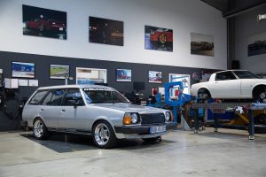 JapanWerk Mazda 323 FA4 Variabel Tuning Wankelmotor Front-Umbau Getriebe Fahrwerk Felgen Innenraum Weber Fahrzeugtechnik Kompaktklasse Oldtimer Klassiker