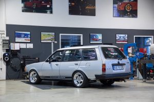 JapanWerk Mazda 323 FA4 Variabel Tuning Wankelmotor Front-Umbau Getriebe Fahrwerk Felgen Innenraum Weber Fahrzeugtechnik Kompaktklasse Oldtimer Klassiker