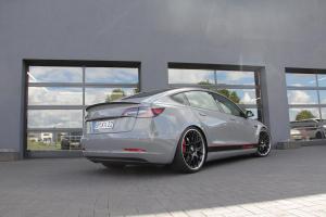 KBR Motorsport Tesla Model 3 Tuning Elektroauto Fahrwerk Felgen Folierung
