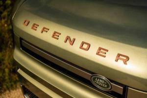 Valiance Verdigris von Heritage Customs (Basis Land Rover Defender 110)