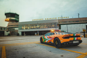 Lamborghini Huracán LP580-2 RWD Coupé Follow-Me Car Flughafen Bologna
