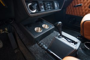 Legacy Overland Mercedes-Benz W461 230 GE Puch Restomod Geländewagen Offroader Allradantrieb Motor Fahrwerk Getriebe Felgen Bremsanlage Karosserie-Upgrades Innenraum-Neuausstattung
