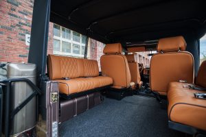 Legacy Overland Mercedes-Benz W461 230 GE Puch Restomod Geländewagen Offroader Allradantrieb Motor Fahrwerk Getriebe Felgen Bremsanlage Karosserie-Upgrades Innenraum-Neuausstattung