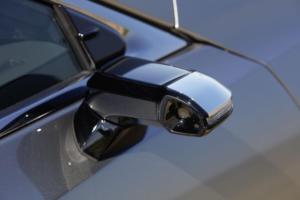 Lexus ES 300h Limousine obere Mittelklasse digitale Außenspiegel Neuheit