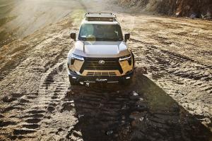 Lexus GX 550 Overtrail JAOS Version Tuning Offroad-Karosserie-Anbauteile Felgen Reifen Fahrwerk Höherlegung Showcar Tokyo Auto Salon