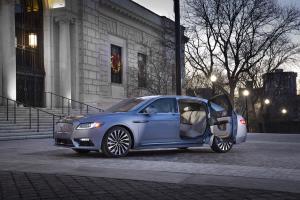 Lincoln Continental 80th anniversary Coach Door Edition Sondermodell Luxuslimousine USA Neuheit