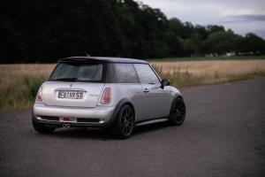 MINI Cooper S R53 Tuning Motor-Upgrade Leistungssteigerung Bremsen Felgen Fahrwerk Kleinwagen Hot Hatch Smith Performance