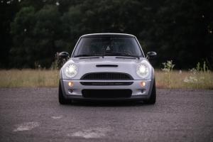 MINI Cooper S R53 Tuning Motor-Upgrade Leistungssteigerung Bremsen Felgen Fahrwerk Kleinwagen Hot Hatch Smith Performance