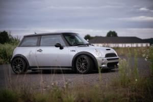 MINI Cooper S R53 Tuning Motor-Upgrade Leistungssteigerung Bremsen Felgen Fahrwerk Kleinwagen Hot Hatch Smith Performance