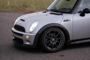 MINI-Cooper-S-R53-Tuning-Motor-Upgrade-Leistungssteigerung-Bremsen-Felgen-Fahrwerk-Kleinwagen-Hot-Hatch-Smith-Performance-08