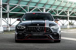 Manhart CRE 700 Mercedes-AMG C 63 E Performance W206 Tuning Leistungstseigerung Downpipes Dekorsatz Folierung Black-out Topmodell Plug-in-Hybrid