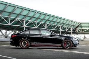 Manhart CRE 700 Mercedes-AMG C 63 E Performance W206 Tuning Leistungstseigerung Downpipes Dekorsatz Folierung Black-out Topmodell Plug-in-Hybrid