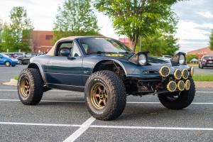 Mazda MX-5 NA 1994 Tuning Offroad-Umbau Fahrwerk Höherlegung Felgen Reifen Karosserie-Anpassungen Zusatzbeleuchtung Innenraum-Veredelung Roadster Versteigerung Cars & Bids