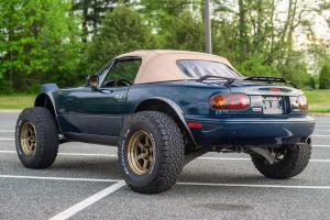 Mazda MX-5 NA 1994 Tuning Offroad-Umbau Fahrwerk Höherlegung Felgen Reifen Karosserie-Anpassungen Zusatzbeleuchtung Innenraum-Veredelung Roadster Versteigerung Cars & Bids