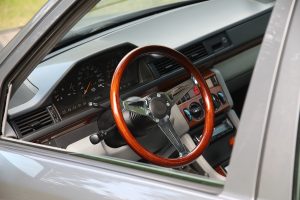 Mercedes-Benz E 200 T-Modell S124 Tuning Airride Tieferlegung Felgen Innenraum-Veredelung Oldtimer Klassiker