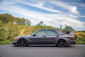 Mercedes-Benz W201 190 E Tuning Evo-Style Bodykit Felgen Luftfahrwerk Tieferlegung Innenraum-Veredelung