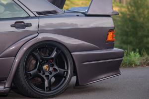 Mercedes-Benz W201 190 E Tuning Evo-Style Bodykit Felgen Luftfahrwerk Tieferlegung Innenraum-Veredelung