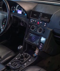 Mercedes-Benz W202 C 280 Limousine Tuning Karosserie-Upgrade Luftfahrwerk Felgen Innenraum-Veredelung