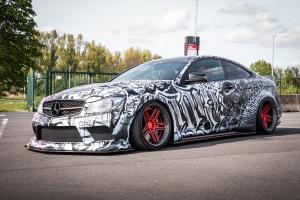 Mercedes C204 C 63 AMG Coupé Liberty Walk Widebody Karosseriekit Felgen Airride Luftfahrwerk Bremsen Innenraum-Veredelung Carbon Tuning Graffiti