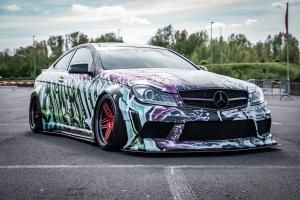 Mercedes C204 C 63 AMG Coupé Liberty Walk Widebody Karosseriekit Felgen Airride Luftfahrwerk Bremsen Innenraum-Veredelung Carbon Tuning Graffiti