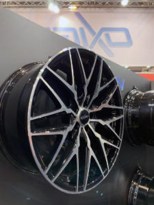 Oxigin Leichtmetallfelgen Essen Motor Show 2019 Neuheiten OX25 Oxcross black full polish