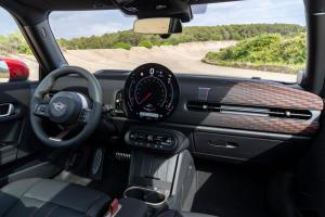 2025 MINI John Cooper Works Coupé & Cabrio 