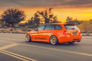 Pit+Paddock Turn 14 Distribution BMW E91 M3 GTS Touring Karosserie-Umbau Motor Swap Leistungssteigerung Felgen Fahrwerk Getriebe Bremsen Innenraum-Upgrade Topmodell USA