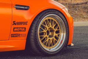 Pit+Paddock Turn 14 Distribution BMW E91 M3 GTS Touring Karosserie-Umbau Motor Swap Leistungssteigerung Felgen Fahrwerk Getriebe Bremsen Innenraum-Upgrade Topmodell USA