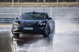 Porsche Taycan Elektroauto Einstiegsmodell Heckantrieb Drift-Rekord Hockenheim